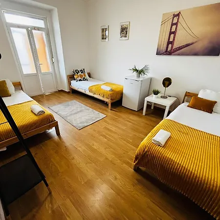 Luxury In Marques De Pombal, Centre Of Hostel *