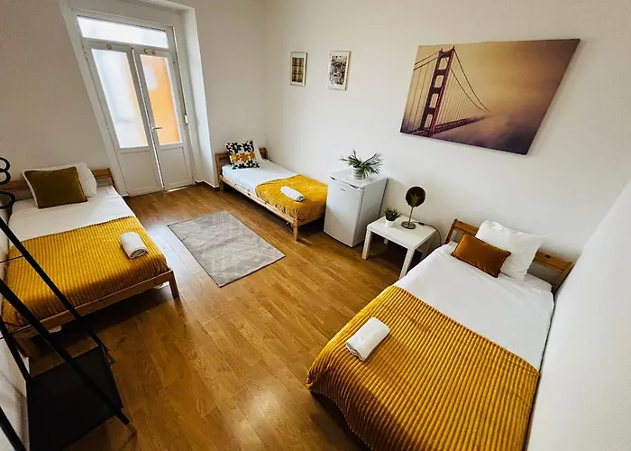 Luxury In Marques De Pombal, Centre Of Hostel