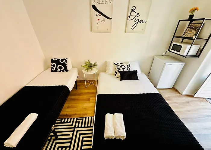 Luxury In Marques De Pombal, Centre Of Hostel