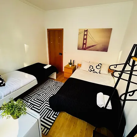 Hostel Luxury In Marques De Pombal, Centre Of Lizbona